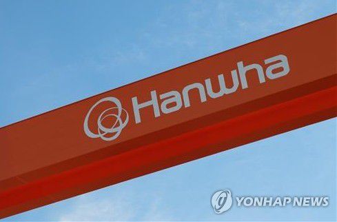 필리조선소 대형 골리앗 크레인의 한화 로고(필라델피아=연합뉴스) 이지헌 특파원 = 지난 22일(현지시간) 미국 펜실베이니아주 필라델피아의 한화필리조선소 골리앗 크레인에 도색된 한화그룹 로고. 2025.12.25 pan@yna.co.kr