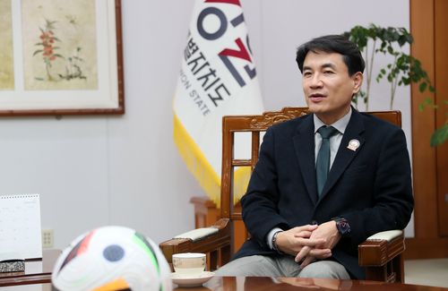 현안 설명하는 김진태 도지사[강원도 제공. 재판매 및 DB 금지]