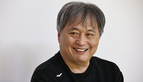 인터뷰하는 이상범 감독(인천=연합뉴스) 김인철 기자 = 여자프로농구 부천 하나은행의 이상범 감독이 인천 서구 하나은행 여자농구단 연습체육관에서 연합뉴스와 인터뷰를 하고 있다. 2025.12.26     yatoya@yna.co.kr