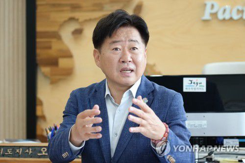 인터뷰하는 오영훈 제주지사[제주도 제공.재판매 및 DB 금지]