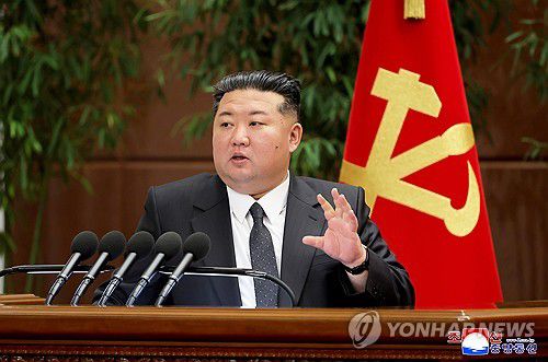 이달 9일부터 11일까지 개최된 노동당 전원회의(평양 조선중앙통신=연합뉴스) 북한이 내년 초 열릴 노동당 9차 대회를 준비하기 위한 조선노동당 중앙위원회 제8기 제13차 전원회의 확대회의를 지난 9일부터 11일까지 진행하고 폐막했다고 조선중앙통신이 12일 보도했다. 김정은 국무위원장은 회의 의제에 대한 '강령적인 결론'을 내렸으며, 올해 당 및 국가정책 집행 현황을 평가하고 주요 성과를 개괄했다고 통신은 전했다. 2025.12.12      [국내에서만 사용가능. 재배포 금지. For Use Only in the Republic of Korea. No Redistribution] nkphoto@yna.co.kr