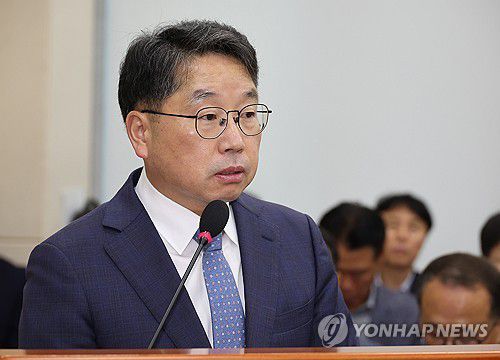 답변하는 노만석 검찰총장 직무대행(서울=연합뉴스) 박동주 기자 = 10일 서울 여의도 국회 행정안전위원회 전체회의에서 열린 청주 오송지하차도 참사의 진상규명과 재발 방지대책 마련을 위한 국정조사에서 노만석 검찰총장 직무대행이 의원질의에 답하고 있다. 2025.9.10 pdj6635@yna.co.kr