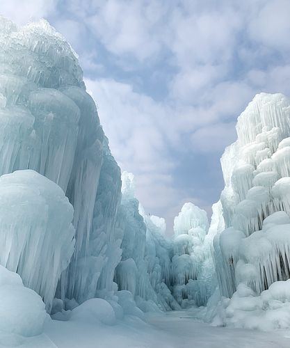 칠갑산 얼음분수[충남도 제공. 재판매 및 DB 금지]
