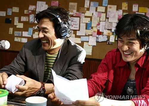 '국민 배우' 안성기 별세(서울=연합뉴스) 배우 안성기 출연작 '라디오스타'의 한 장면. 오른쪽은 배우 박중훈. 2026.1.5 [한국영상자료원 KMDb 캡처. 재판매 및 DB 금지] photo@yna.co.kr