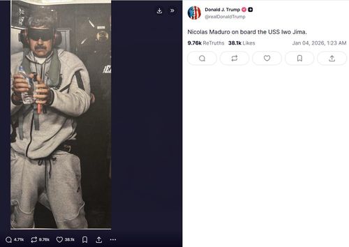 생포된 마두로의 진짜 사진(서울=연합뉴스) 2026년 1월 3일(현지시간) 도널드 트럼프 미국 대통령이 소셜미디어 '트루스소셜'로 공개한 생포된 니콜라스 마두로 베네수엘라 대통령의 진짜 사진. [도널드 트럼프 트루스소셜 계정 @realDonaldTrump 게시물 캡처. DB 및 재판매 금지] 2026.1.6.