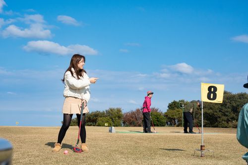 그라운드 골프를 즐기는 젊은이들  [사진/성연재 기자]
