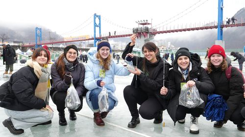 축제장 찾은 외국인 관광객[화천군 제공.재판매 및 DB 금지]