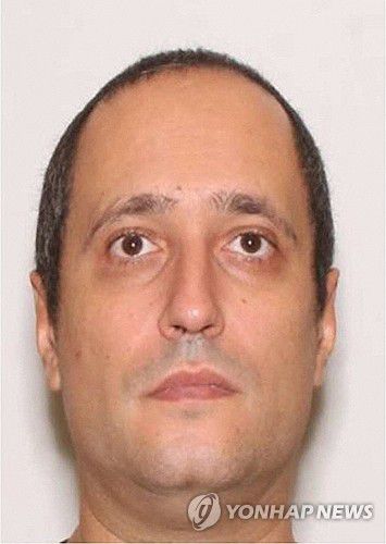 총격범 클라우디우 네베스 발렌트(프로비던스 <미국 로드아일랜드주(州)> AFP=연합뉴스) 2025년 12월 18일(현지시간) 미국 매사추세츠 연방지방검찰청이 제공한 브라운대 집단총격 용의자 클라우디우 네베스 발렌트 사진. (Photo by US Attorney Massachusetts / AFP) [AFP를 통해 배포된 매사추세츠 연방지방검찰청 제공 사진. 보도 용도로만 사용 가능. 마케팅 혹은 광고 목적 사용 금지. 크레딧 원문 유지 필수. DB 및 재판매 금지] 2026.1.7.