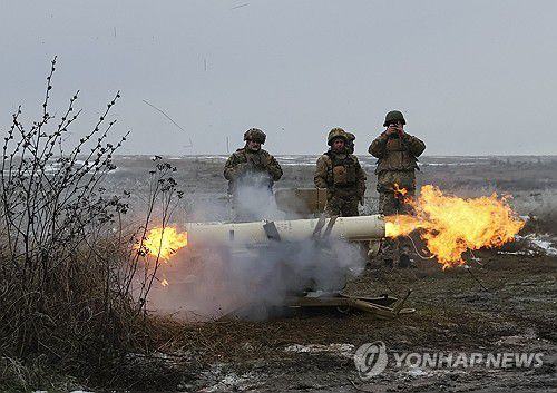 우크라이나 전방의 군인들[EPA 연합뉴스 자료사진. 재판매 및 DB 금지]