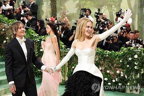 2024년 뉴욕 '메트로폴리탄 미술관 의상연구소 갈라'(Met Gala·멧 갈라)에 참석한 니콜 키드먼과 키스 어번[AFP/게티이미지=연합뉴스 자료사진]