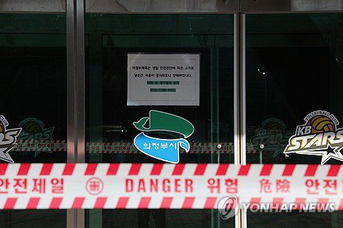 전면 재시공 앞둔 의정부체육관(의정부=연합뉴스) 임병식 기자 = 경기 의정부시가 남자 프로배구 KB손해보험이 홈구장 사용했던 의정부체육관을 전면 재시공하기로 하면서 KB손보의 안방 복귀가 2028년 말에 가능할 전망이다. 사진은 7일 폐쇄된 의정부체육관의 모습. 2026.1.7 andphotodo@yna.co.kr