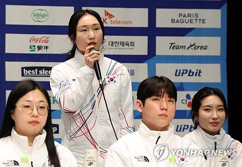 질문 답하는 최민정(진천=연합뉴스) 이지은 기자 = 7일 충북 진천선수촌에서 열린 2026 밀라노·코르티나 동계올림픽대회 D-30 미디어데이에서 쇼트트랙 최민정이 취재진의 질문에 답하고 있다. 2026.1.7 jieunlee@yna.co.kr