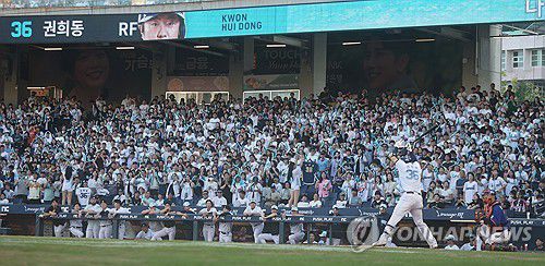 야구 인기지난해 8월 17일 경남 창원NC파크에서 열린 프로야구 2025 신한 SOL 뱅크 KBO리그 한화이글스와 NC다이노스 경기에서 많은 팬이 경기를 관람하고 있다. [연합뉴스 자료사진]