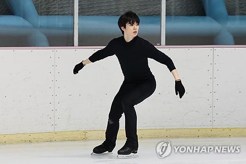 훈련하는 차준환(서울=연합뉴스) 서대연 기자 = 밀라노 코르티나담페초 동계올림픽 개막을 한 달여 앞둔 8일 서울 노원구 태릉선수촌 실내빙상장에서 피겨 스케이팅 차준환이 훈련하고 있다. 2026.1.8 dwise@yna.co.kr