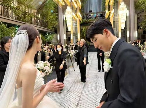 2024년 결혼한 스피드 스케이팅 국가대표 정재원(오른쪽)[정재원 소셜미디어 캡처. 재배포 및 DB 금지]