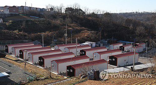 경북 영덕의 산불 이재민 임시주택(영덕=연합뉴스) 윤관식 기자 = 2일 경북 영덕군 영덕읍 석리에 임시주택이 설치돼 있다. 석리는 지난해 3월 산불 피해로 마을 전체가 불에 타는 피해를 봤다. 2026.1.2 psik@yna.co.kr