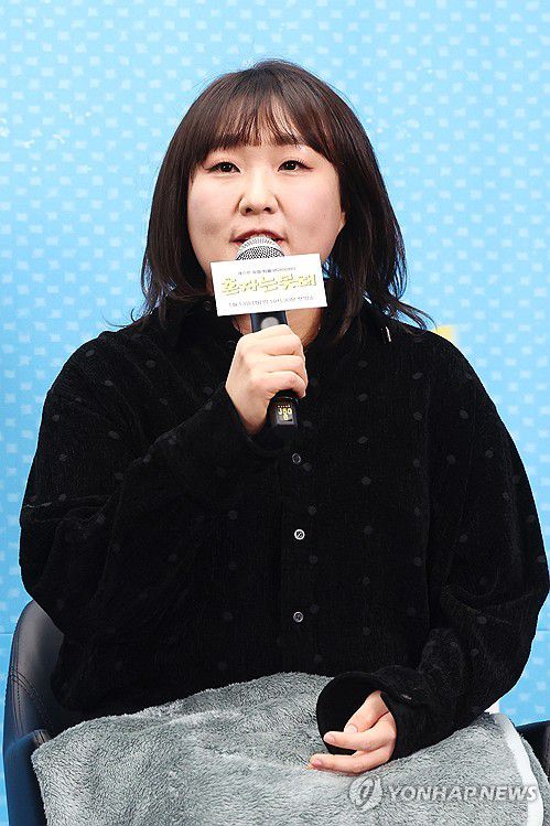 '혼자는 못 해' 출연하는 이수지(서울=연합뉴스) 진연수 기자 = 방송인 이수지가 12일 오후 서울 마포구 스탠포드 호텔에서 열린 JTBC 새 예능프로그램 '혼자는 못 해' 제작발표회에서 인사말을 하고 있다. 2026.1.12 jin90@yna.co.kr