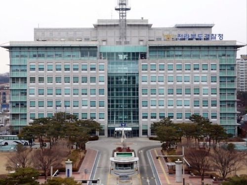 전북 경찰청 모습전북경찰청은 "B보육원 학대 사건은 의혹이 남지 않도록 철저히 수사하겠다"고 밝혔다. [SNS 캡처 사진]