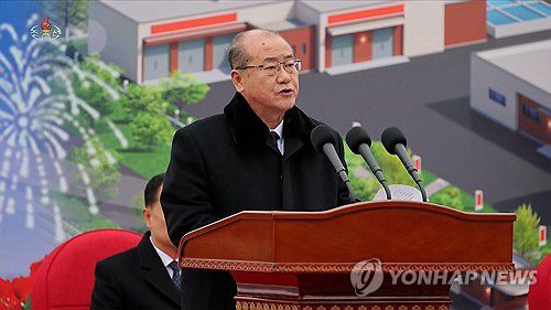 은산종이공장 준공식서 준공사하는 리일환 북한 당 비서(서울=연합뉴스) 북한 김정은 국무위원장이 지난 28일 평안남도 은산군에 건설된 종이공장 준공식에 참석해 준공 테이프를 끊었다고 조선중앙TV가 29일 보도했다. [조선중앙TV 화면] 2025.12.29      [국내에서만 사용가능. 재배포 금지. For Use Only in the Republic of Korea. No Redistribution] nkphoto@yna.co.kr