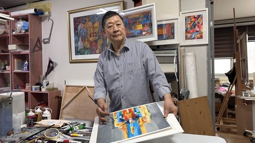 캔버스에 작업하는 문빅토르 화백(광주=연합뉴스) 이세영 기자 = 지난 12일 광주 고려인마을 내에 있는 고려인종합지원센터 2층 작업실에서 캔버스에 그림을 그리고 있다. 2026. 1. 12. seva@yna.co.kr