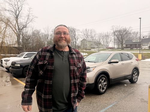 인터뷰 중인 이리 카운티 주민 제시 제임스 씨(이리[미 펜실베이니아주]=연합뉴스) 이유미 특파원 = 지난 7일(현지시간) 미국 펜실베이니아주 이리카운티 한 저가형 할인매장 앞에서 만난 제시 제임스(43) 씨가 인터뷰 요청에 응하고 있다. 2026.1.14