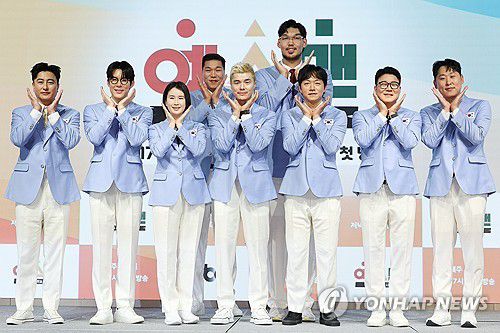 JTBC '예스맨' 제작발표회(서울=연합뉴스) 류효림 기자 = 안정환(왼쪽부터), 박태환, 기보배, 서장훈, 김영광, 하승진, 김남일, 이형택, 윤석민이 14일 서울 여의도 페어몬트 앰버서더 호텔에서 열린 JTBC '예스맨' 제작발표회에서 포즈를 취하고 있다. 2026.1.14 ryousanta@yna.co.kr
