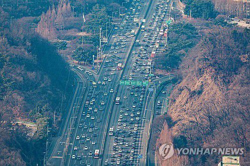 경부고속도로 양재IC 인근 정체[연합뉴스 자료사진]