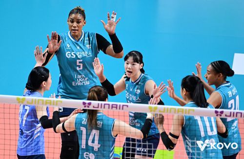 실바의 득점 후 기뻐하는 GS칼텍스[한국배구연맹 제공. 재판매 및 DB 금지]