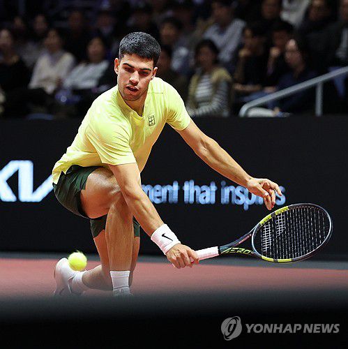 경기 펼치는 알카라스(인천=연합뉴스) 신준희 기자 = 10일 인천 인스파이어 아레나에서 열린 현대카드 슈퍼매치14.      스페인 카를로스 알카라스가 이탈리아 얀니크 신네르를 상대로 경기를 펼치고 있다. 2026.1.10 hama@yna.co.kr