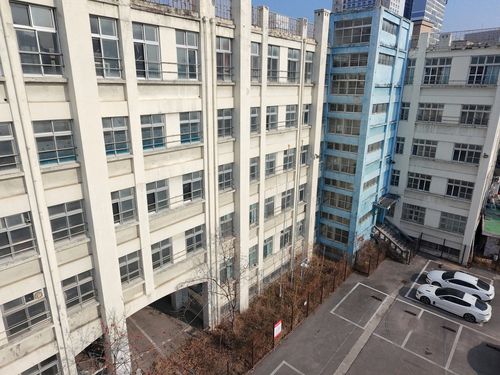 '폐교 후 건물만 덩그러니' (대구=연합뉴스) 박세진 기자 = 15일 대구 중구 옛 경신정보과학고 건물이 2018년 폐교 후 활용되지 않고 남아있다. 2026.1.15 psjpsj@yna.co.kr