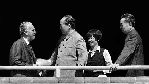 마오쩌둥과 저우언라이 [아르테 제공. CPA Media Pte. Ltd. / Alamy Stock Photo. 재판매 및 DB금지]