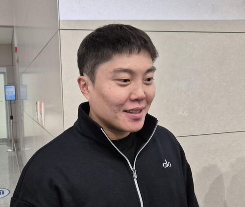 7㎏ 감량한 류지혁(영종도=연합뉴스) 김경윤 기자 = 올겨울 7㎏을 감량한 삼성 라이온즈 내야수 류지혁이 15일 인천국제공항에서 스프링캠프 출국에 앞서 인터뷰하고 있다. cycle@yna.co.kr