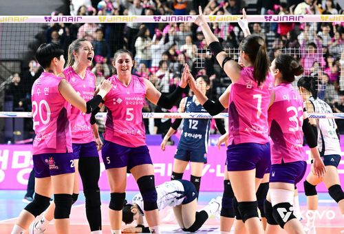 한국도로공사전 승리 후 기뻐하는 흥국생명 선수들[한국배구연맹 제공. 재판매 및 DB 금지]
