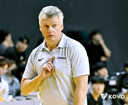 작전 지시하는 대한항공의 헤난 감독[한국배구연맹 제공. 재판매 및 DB 금지]