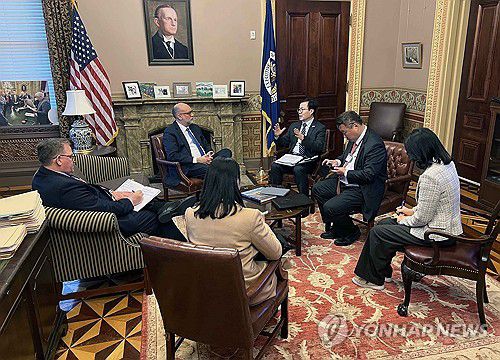 여한구 통상교섭본부장, 러셀 바우트 백악관 관리예산실 국장 면담(서울=연합뉴스) 여한구 산업통상부 통상교섭본부장이 14일(현지시간) 미국 워싱턴 DC 백악관에서 러셀 바우트 백악관 관리예산실 국장과 면담하고 있다. 2026.1.15 [산업통상부 제공. 재판매 및 DB 금지] photo@yna.co.kr