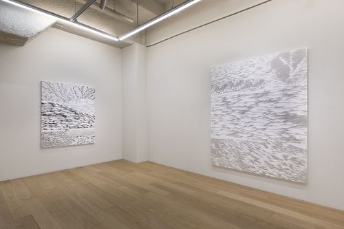 박철호 개인전 '중첩' 전시전경박철호의 '물결' 연작이 전시된 모습 [가나아트 한남 제공. 재판매 및 DB 금지]