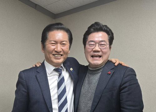 양문석 의원이 페이스북에 올린 정청래 대표와 박찬대 의원의 사진[양문석 의원 페이스북. 재판매 및 DB 금지]