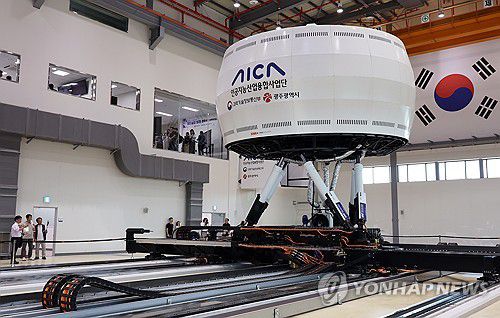 '모두의 AI 광주' 드라이빙 시뮬레이터 공개 지난해 9월 11일 오후 광주 광산구 AI집적단지에서 열린 '모두의 AI 광주' 비전 선포식에 앞서 드라이빙 시뮬레이터 시연이 펼쳐지고 있다. [연합뉴스 자료사진]