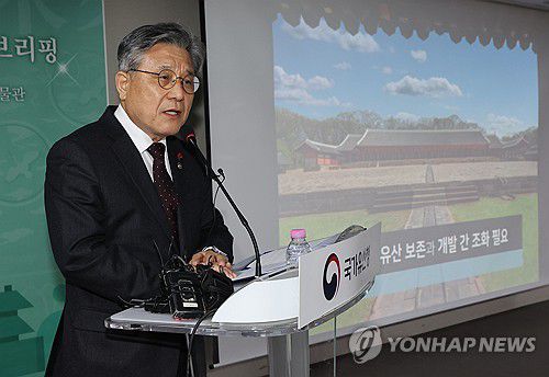 주요업무계획 브리핑하는 허민 국가유산청장(서울=연합뉴스) 서명곤 기자 = 허민 국가유산청장이 17일 서울 종로구 국립고궁박물관에서 2026년 국가유산청 주요업무계획에 대해 브리핑하고 있다. 2025.12.17 seephoto@yna.co.kr