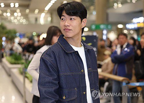 이제는 MLB리거 송성문(영종도=연합뉴스) 김성민 기자 = 미국프로야구 메이저리그(MLB) 샌디에이고 파드리스와 4년 계약을 맺은 송성문이 23일 인천국제공항을 통해 입국하고 있다. 2025.12.23 ksm7976@yna.co.kr