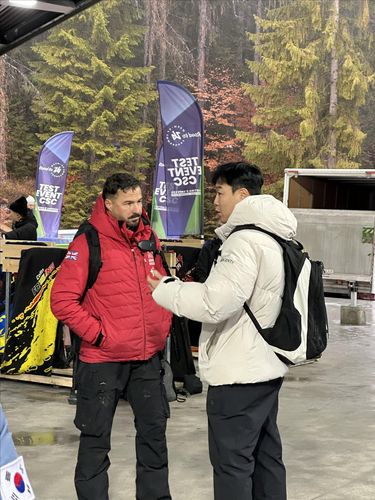 IBSF ITP & 월드컵 찾은 원윤종 IOC 선수위원 후보(오른쪽)[원윤종 IOC 선수위원 후보 제공. 재판매 및 DB 금지]