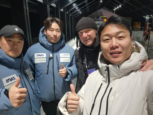 IBSF ITP & 월드컵 찾아 우리 선수단과 함께한 원윤종 IOC 선수위원 후보(오른쪽).[원윤종 IOC 선수위원 후보 제공. 재판매 및 DB 금지]