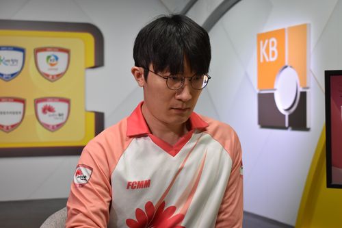 신진서를 꺾고 7전 전승을 기록한 한옥마울 전주의 강유택 9단[한국기원 제공. 재판매 및 DB 금지]