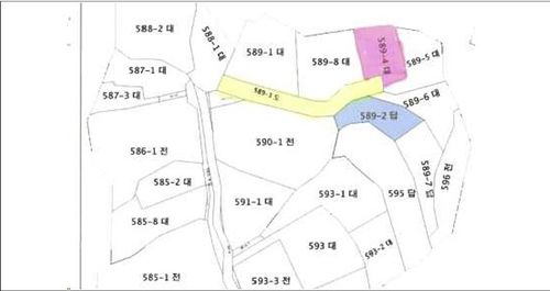이 사건의 지적도붉은색이 피고 소유의 땅, 노란색 도로와 흰색 부동산은 원고의 땅. [전주지법 제공. 재판매 및 DB 금지]