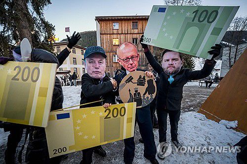 다보스포럼 반대 시위[AFP 연합뉴스 자료사진. 재판매 및 DB 금지]