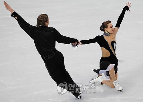 2010 밴쿠버 올림픽에 출전한 앨리슨 리드(오른쪽)[EPA=연합뉴스]