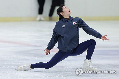훈련하는 이해인(서울=연합뉴스) 서대연 기자 = 밀라노 코르티나담페초 동계올림픽 개막을 한 달여 앞둔 8일 서울 노원구 태릉선수촌실내빙상장에서 피겨 스케이팅 이해인이 훈련하고 있다. 2026.1.8 dwise@yna.co.kr