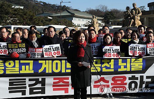 발언하는 나경원 의원(서울=연합뉴스) 김성민 기자 = 국민의힘 나경원 의원이 20일 청와대 앞에서 열린 통일교 게이트 및 민주당 특검 촉구 기자회견에서 발언하고 있다. 2026.1.20 ksm7976@yna.co.kr