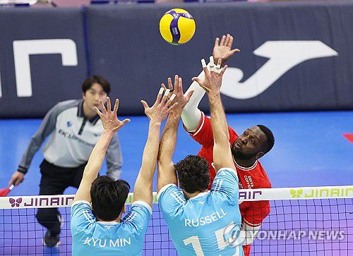 공격하는 베논(수원=연합뉴스) 홍기원 기자 = 20일 경기도 수원실내체육관에서 열린 프로배구 V리그 남자부 한국전력 빅스톰과 대한항공 점보스의 경기. 한국전력 베논이 공격하고 있다. 2026.1.20 xanadu@yna.co.kr