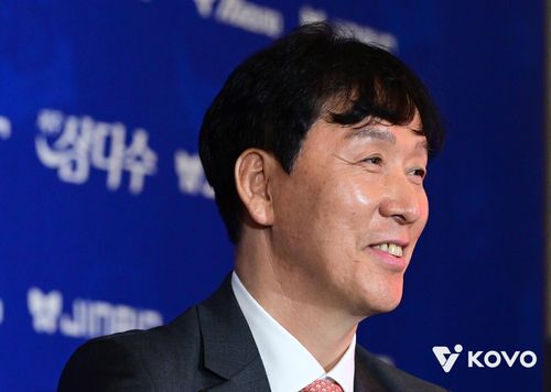 신영철 OK저축은행 감독[한국배구연맹 제공. 재판매 및 DB 금지]